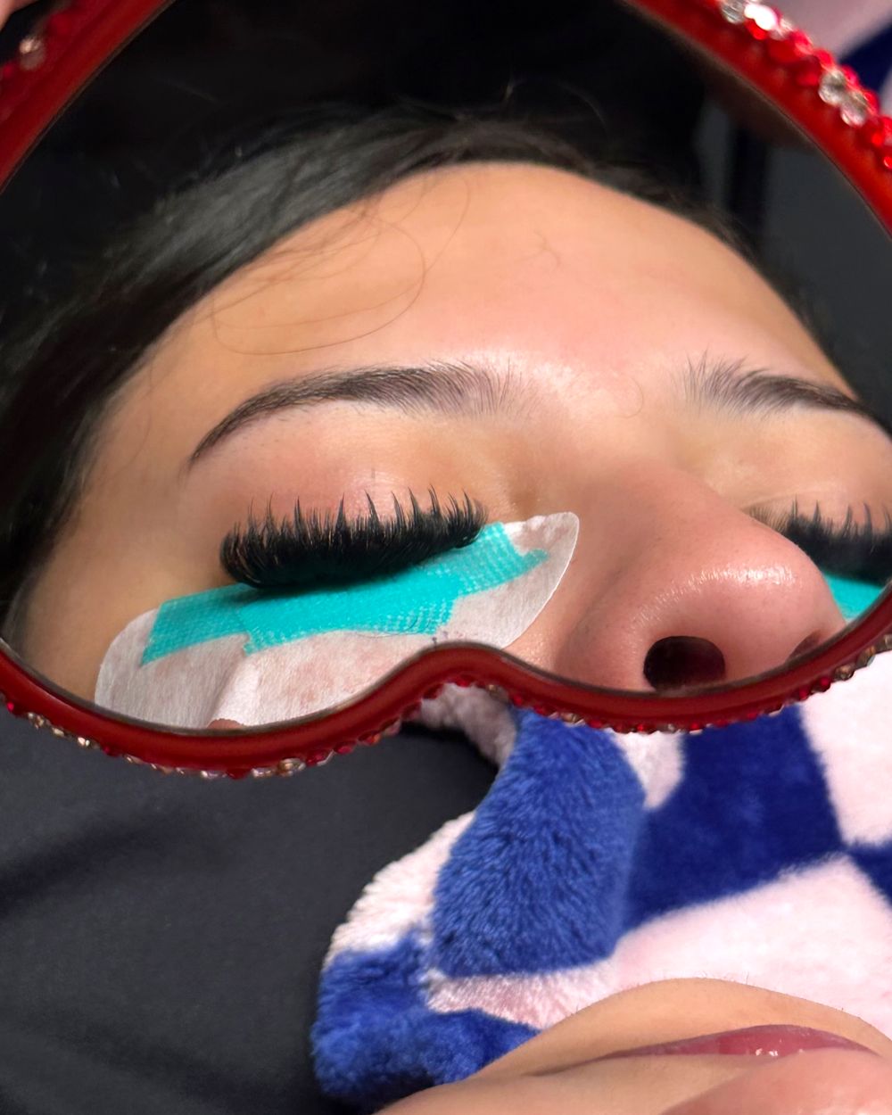 Wispy set with teal pads, close up